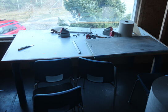 Bord inkl. 5 stole