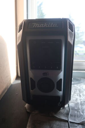 Batteriradio MAKITA DMR115