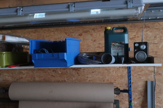 Arbejdsbord inkl. div. indhold