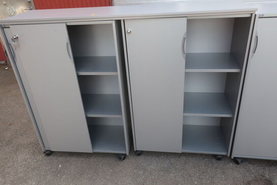 4 stk. skabe EFG med 2 topplader