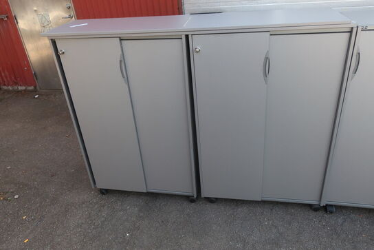 4 stk. skabe EFG med 2 topplader