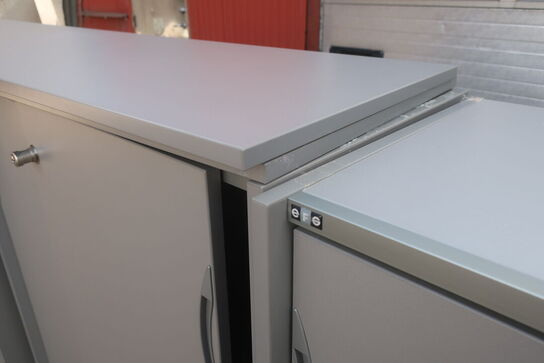 4 stk. skabe EFG med 2 topplader