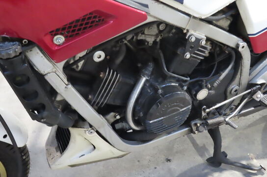 Motorcykel:  Honda Vf 750