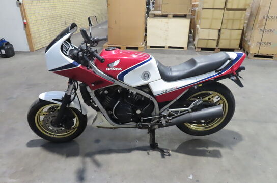Motorcykel:  Honda Vf 750