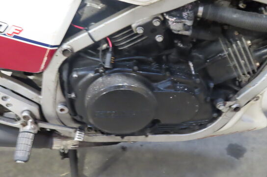 Motorcykel:  Honda Vf 750