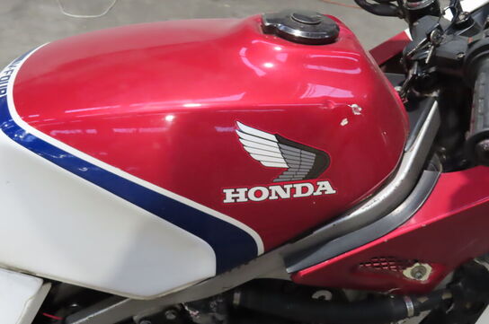 Motorcykel:  Honda Vf 750