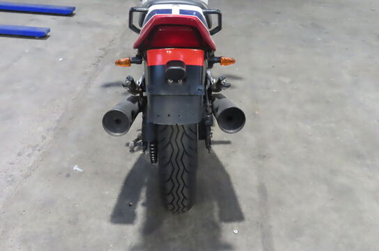 Motorcykel:  Honda Vf 750