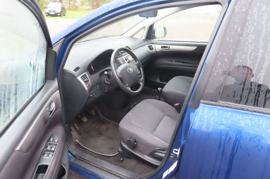 Varebil: Toyota Avensis Verso