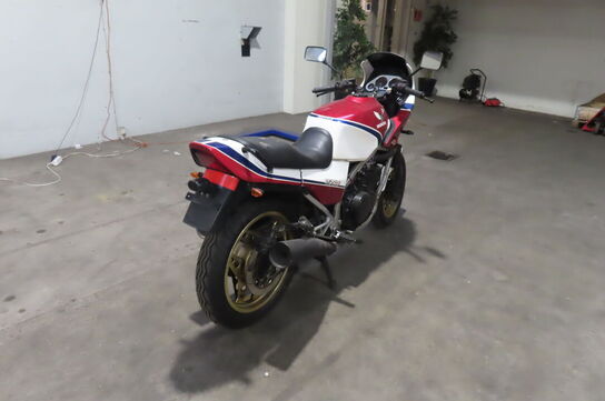 Motorcykel:  Honda Vf 750