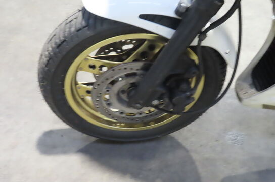 Motorcykel:  Honda Vf 750