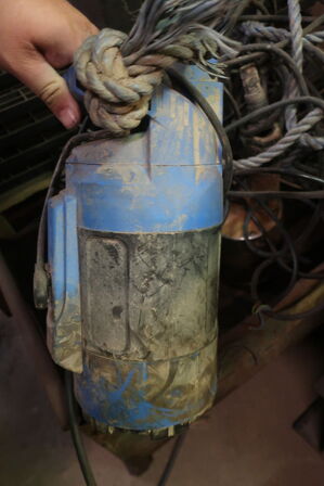 Div. Dykpumper bl.a. SEASON PUMP samt plastikpaller