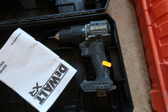 3 stk. akku bore/skruemaskiner DEWALT med 2 stk. batterier og 2 stk. ladere