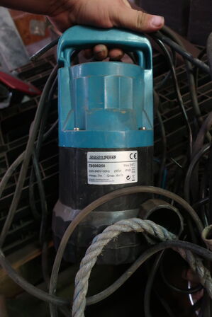 Div. Dykpumper bl.a. SEASON PUMP samt plastikpaller