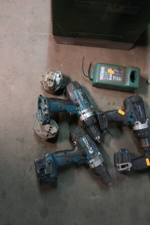 4 stk. akku håndværktøj MAKITA med batterier og lader