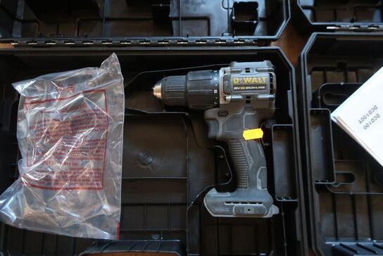 3 stk. akku bore/skruemaskiner DEWALT med 2 stk. batterier og 2 stk. ladere