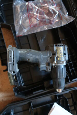3 stk. akku bore/skruemaskiner DEWALT med 2 stk. batterier og 2 stk. ladere