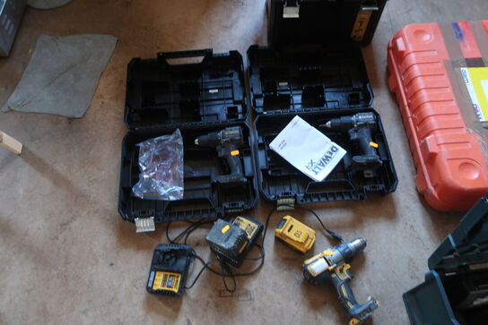 3 stk. akku bore/skruemaskiner DEWALT med 2 stk. batterier og 2 stk. ladere