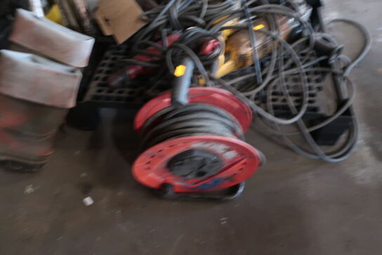 Palle med div. Vinkelslibere DEWALT, slagboremaskine, kabeltromle m.m.