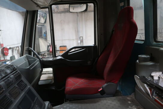 Lastbil IVECO Trakker Ad190t31 med anhænger, kran FASSI F235AXP26