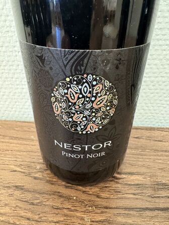 4 fl. Nester vine 