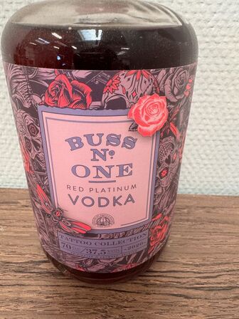 1 fl. BUSS No. One - Belgian Red Platinum Vodka 375%