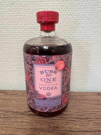 1 fl. BUSS No. One - Belgian Red Platinum Vodka 375%