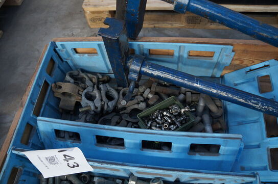 Palle med diverse bolte, dovendrenge, m.v.