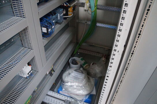 El-skab HÜBERS V-DIT210