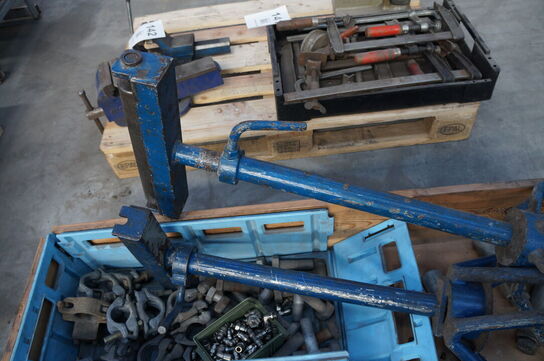 Palle med diverse bolte, dovendrenge, m.v.