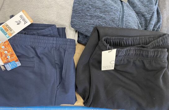 5 stk trøje og jogging bukser str 5xlarge samlet pris 2100.-