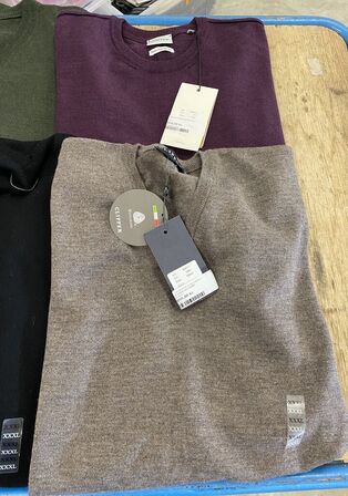 6 stk. blandet bluser str 3xlarge samlet pris 4600.-