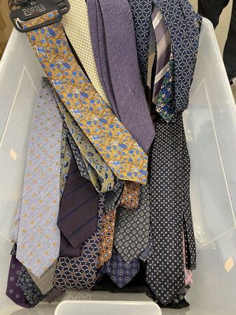 80 stk blandet slips fra portia samlet pris 32000.-