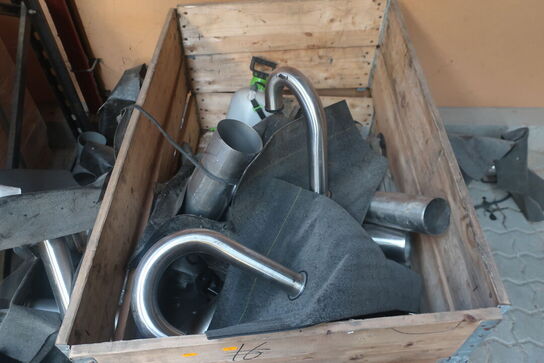 Palle med div. Ventilationshætter m.m.