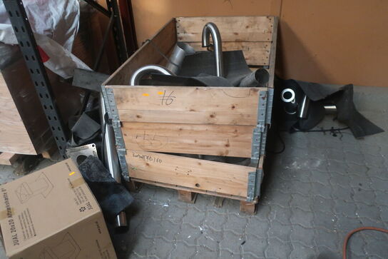 Palle med div. Ventilationshætter m.m.