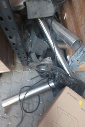 Palle med div. Ventilationshætter m.m.