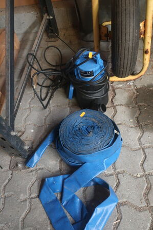 Trillebør samt dykpumpe BILTEMA DP 402