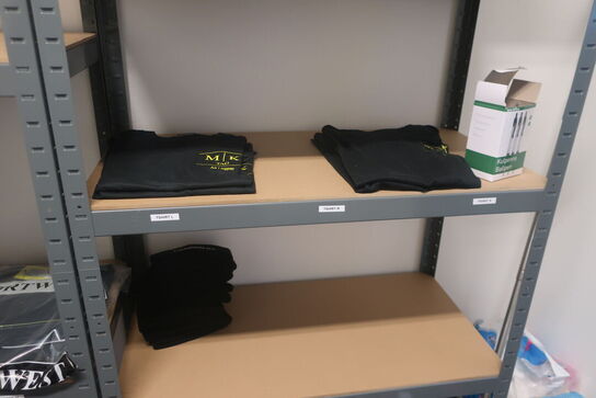 3 fag lagerreoler med div. Arbejdstøj m.m.