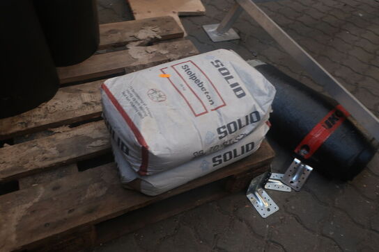 Div. Paller med varelager, tagpap m.m.