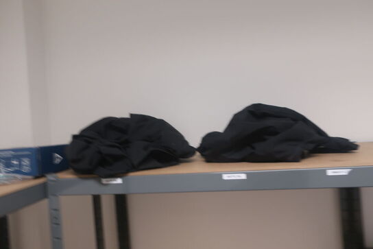 3 fag lagerreoler med div. Arbejdstøj m.m.