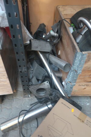 Palle med div. Ventilationshætter m.m.