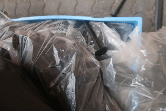 Div. Paller med varelager, tagpap m.m.