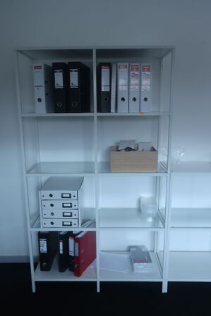 Reolsortiment med indhold