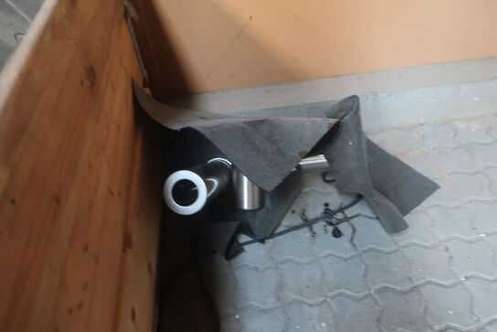 Palle med div. Ventilationshætter m.m.