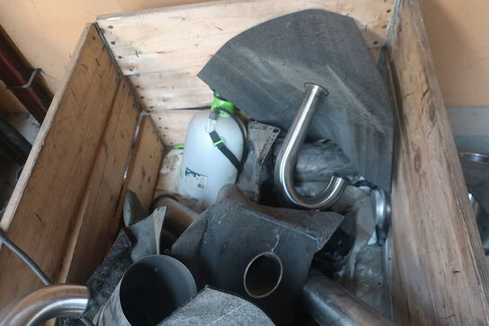 Palle med div. Ventilationshætter m.m.