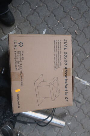 Palle med div. Ventilationshætter m.m.