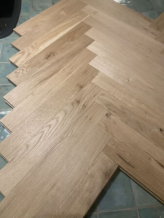 50,40 m2 Massivt eg sildebens parket (se beskrivelse)