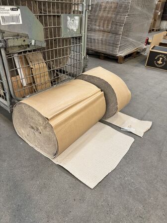 Stort parti bølgepap