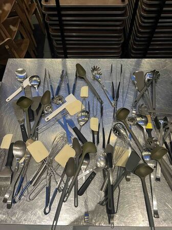 Ca. 70 stk. blandede køkkenredskaber