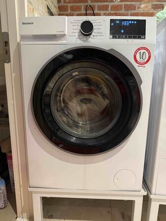 Tørretumbler BLOMBERG BT8M54W + understel (1 år gammel)