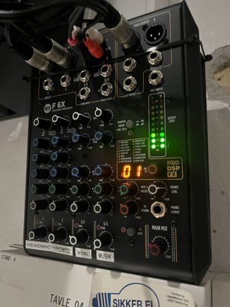 Musikanlæg / mixer 4 højtalere